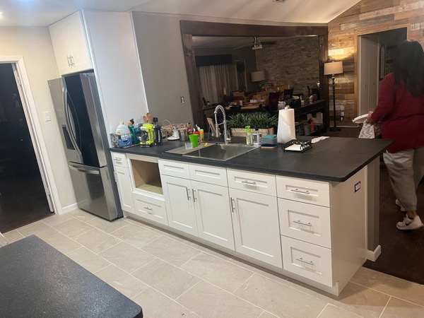 Are Navy Blue Cabinets Still on Trend in 2026? (San Antonio Designer Weighs In)