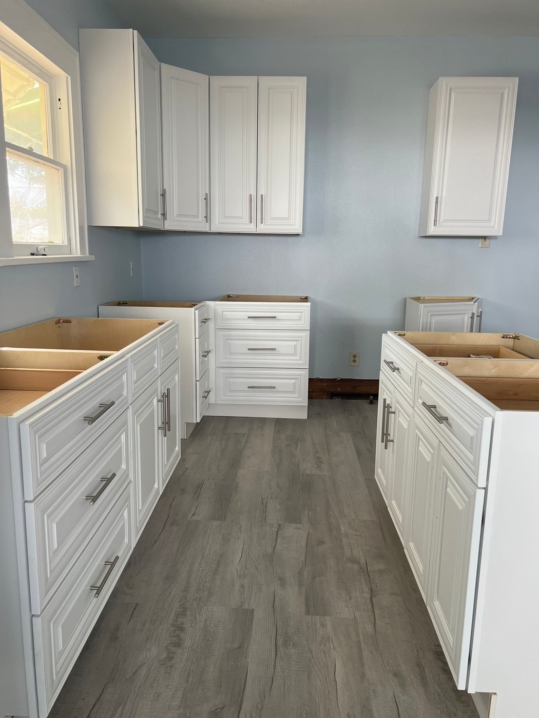 Modern Slab Cabinets: Are Handleless Doors Worth It in San Antonio? — WoodArt Cabinets San Antonio