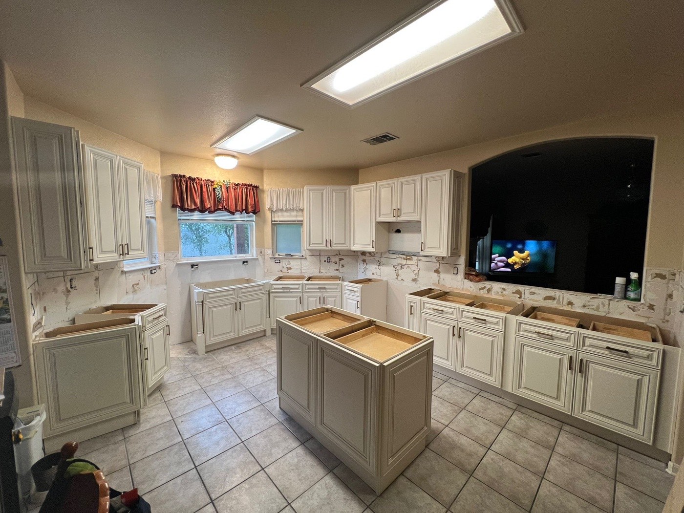 Quartz Countertop Edges Explained: Eased, Bullnose, Mitered & More — WoodArt Cabinets San Antonio